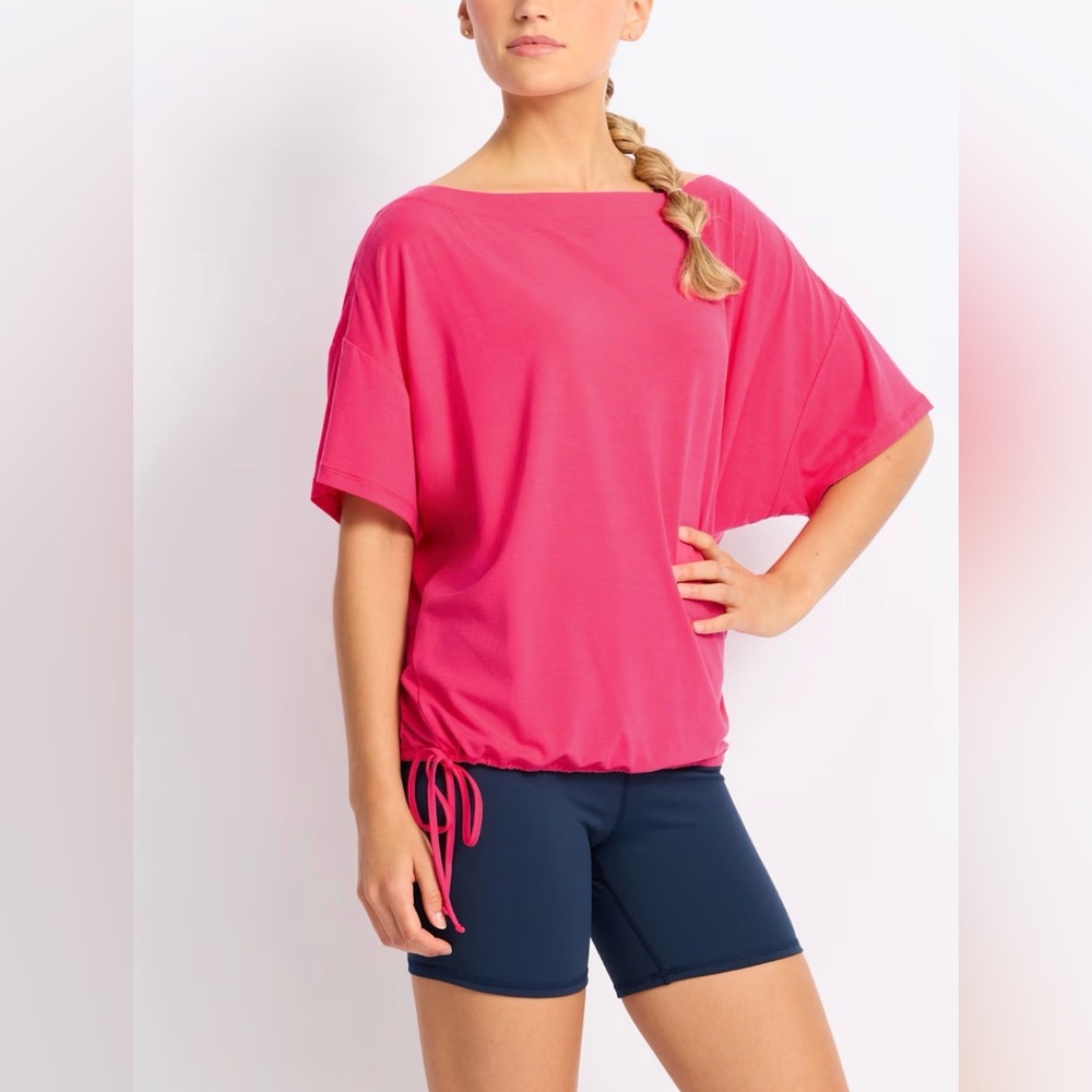 We Wander FeatherStretch Cinch Hem T-Shirt - Dark Pink